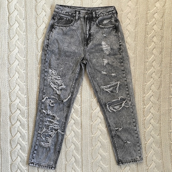 👖2 for $30👖 American Eagle Distressed Grey Denim Mom Jeans - SHORT - Picture 1 of 11